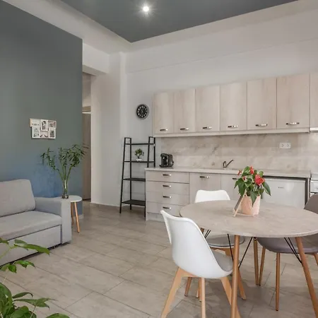Avra In Center - 50m To Apartman