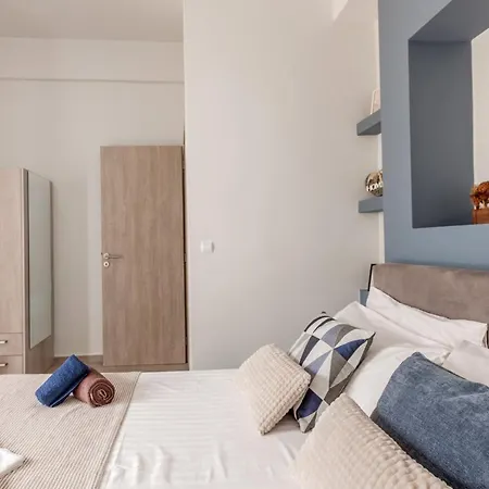 Avra In Center - 50m To Apartament