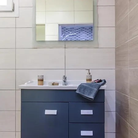 Avra In Center - 50m To *