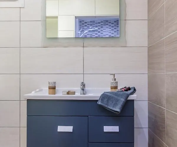 Avra In Center - 50m To *